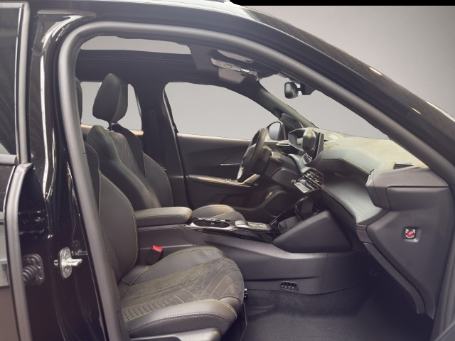 Peugeot 2008 (12/2025, Benzin)