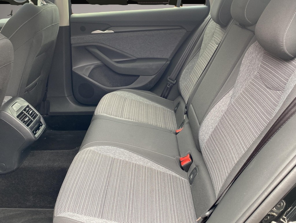 Skoda Superb (09/2025, Benzin)