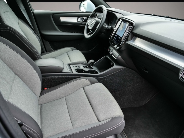 Volvo XC40 (07/2025, Benzin)