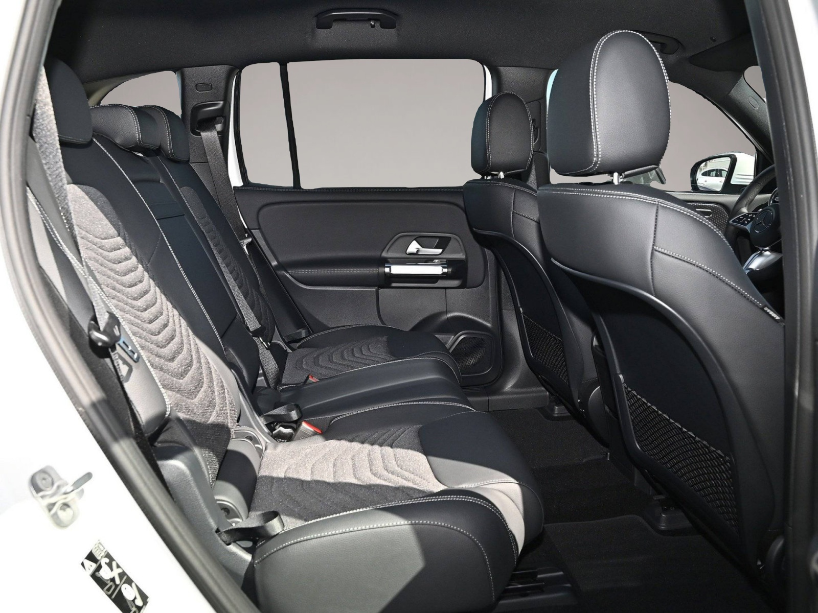 Mercedes-Benz EQB (03/2026, ELECTRIC)