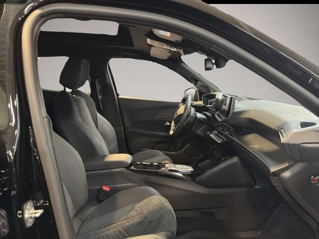 Peugeot 2008 (03/2026, Benzin)