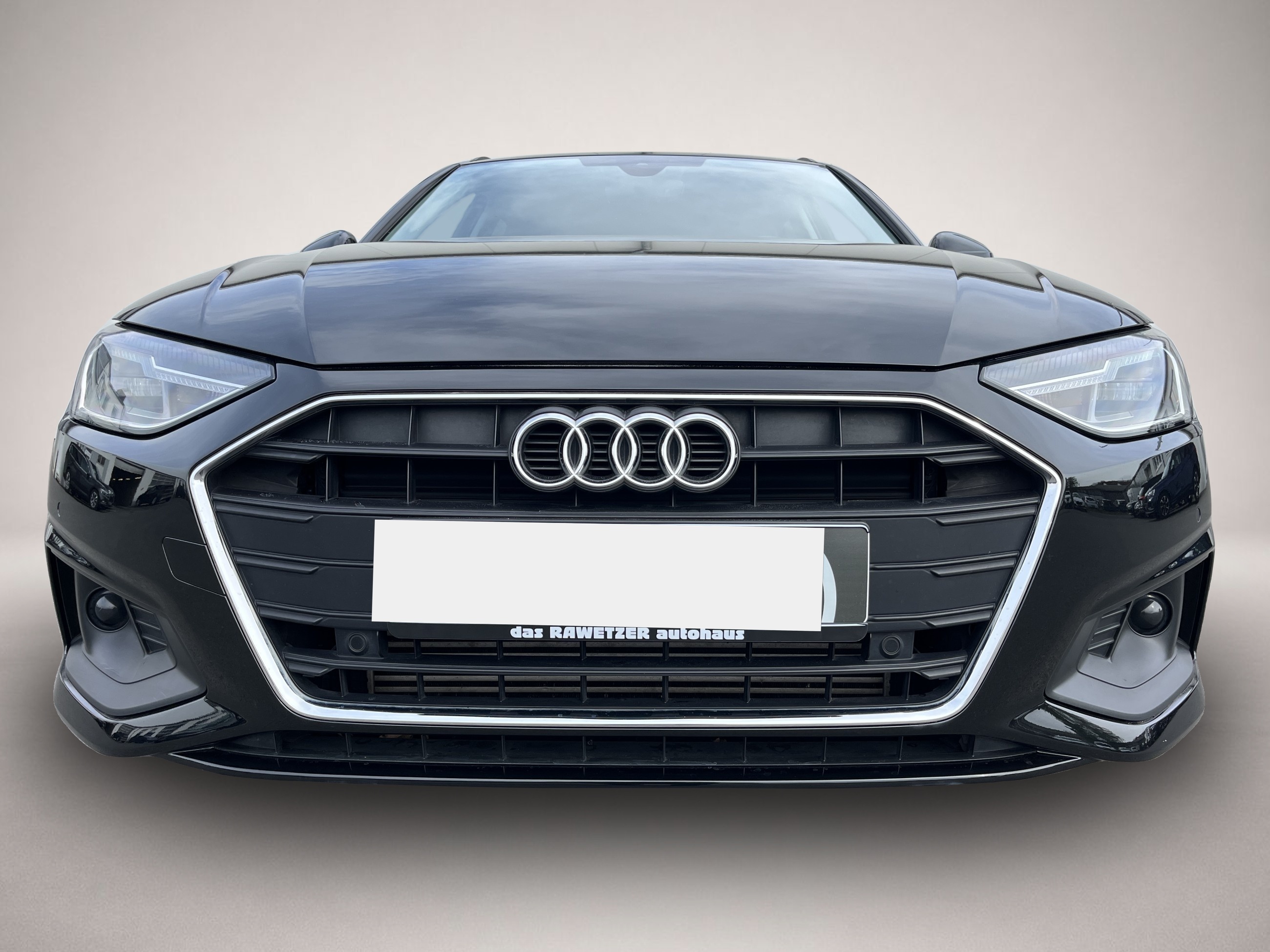 Audi A4 (08/2022, Benzin)