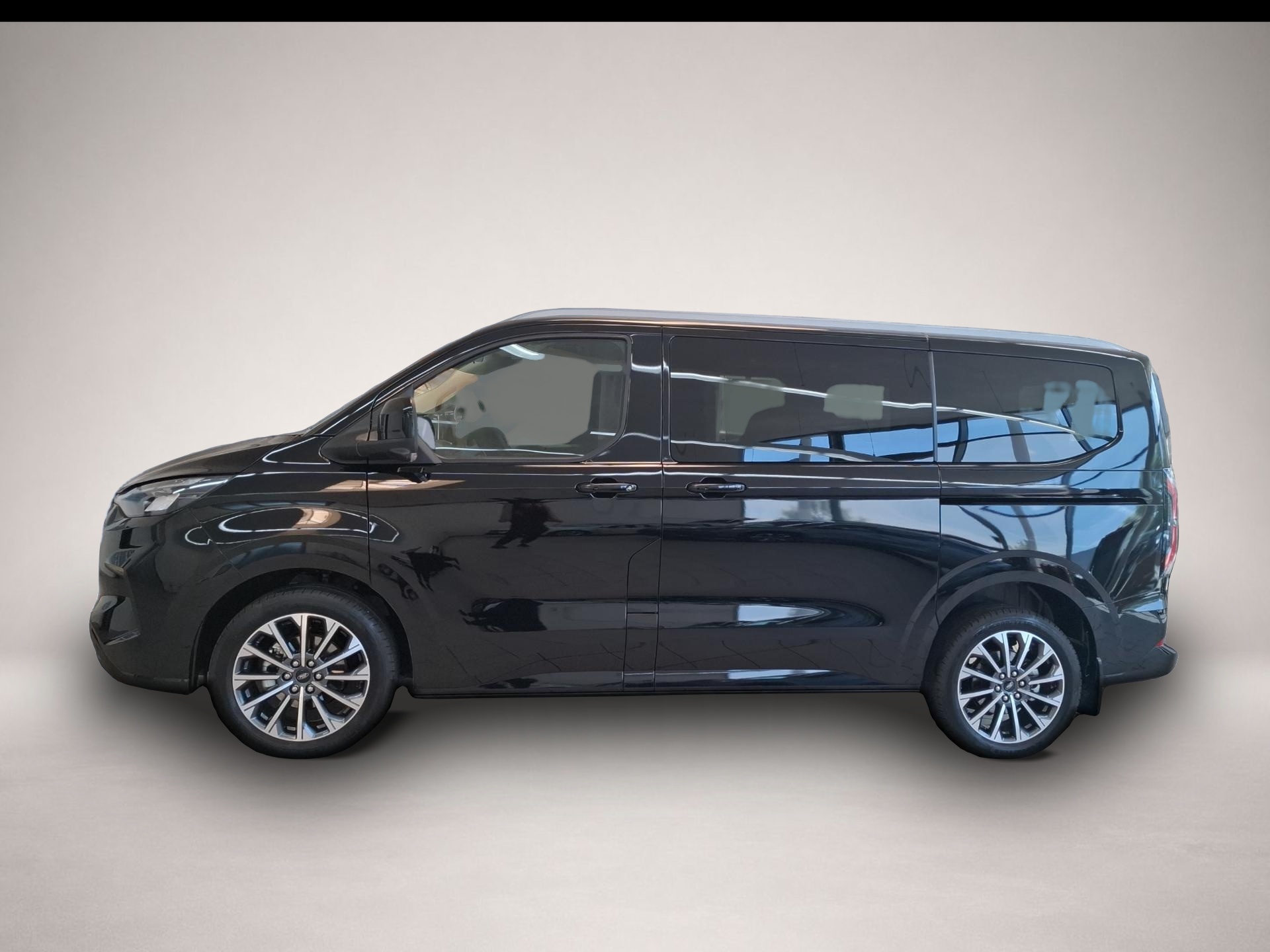 Ford Tourneo Custom (01/2026, Diesel)
