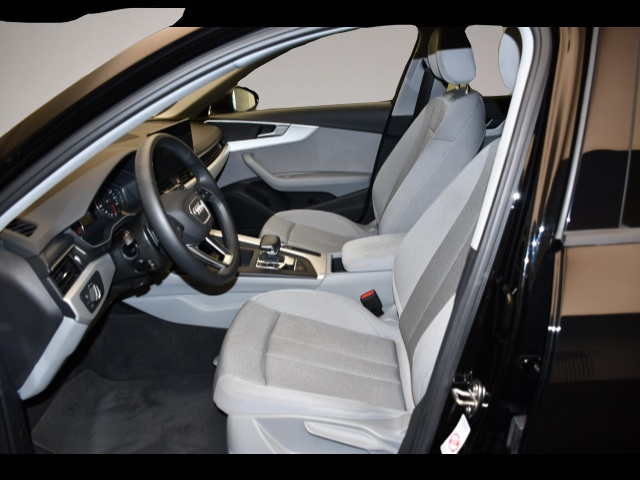 Audi A4 (11/2023, Benzin)