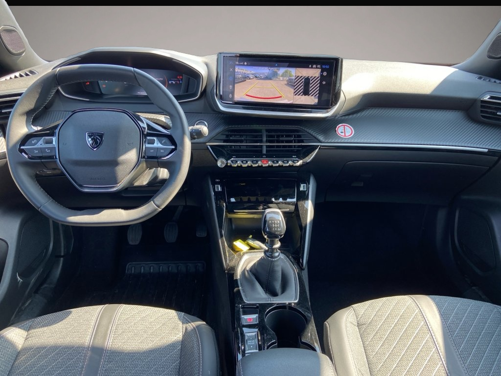 Peugeot 2008 (06/2025, Benzin)