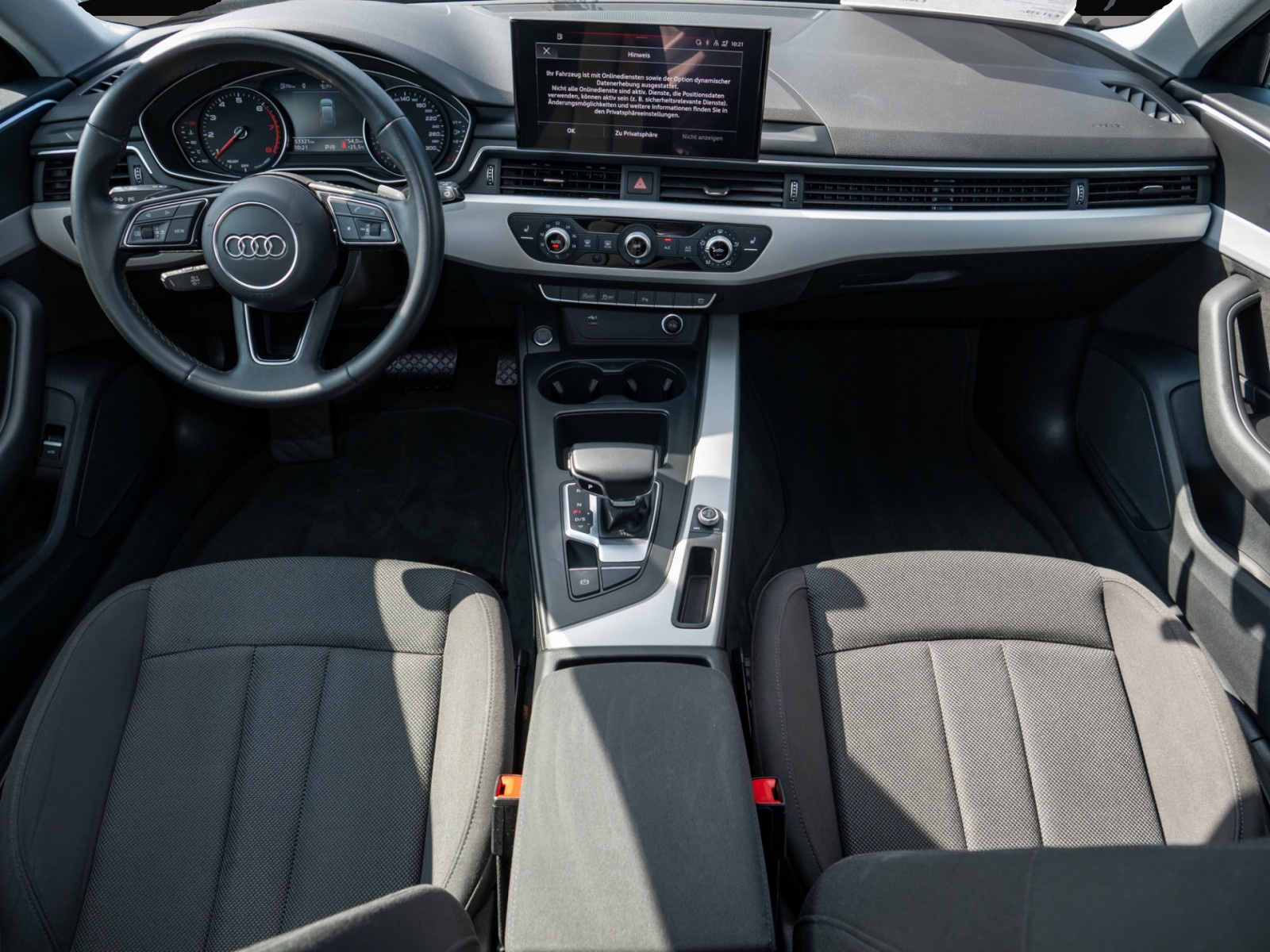 Audi A4 (03/2022, Benzin)