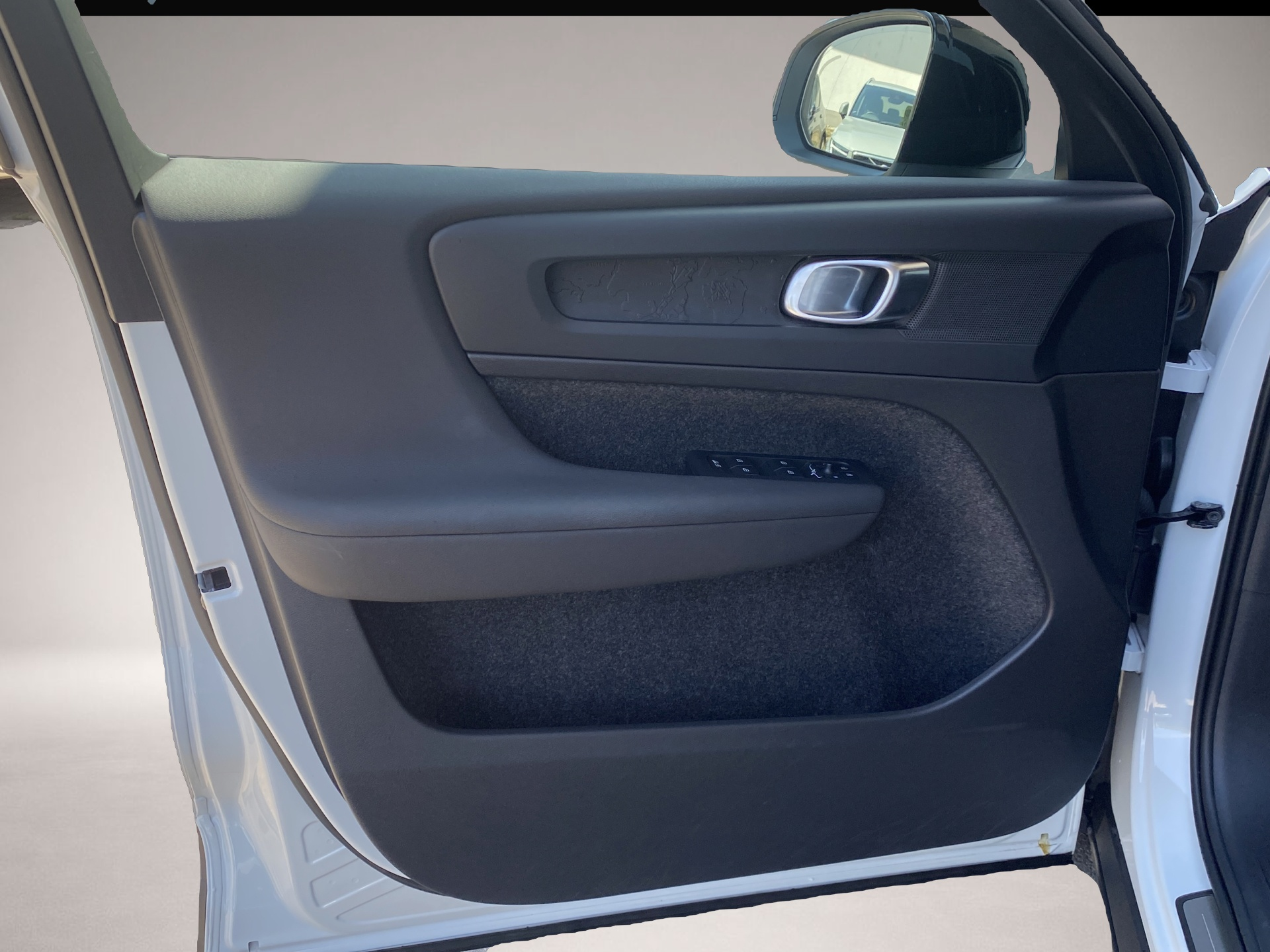Volvo XC40 (08/2023, ELECTRIC)