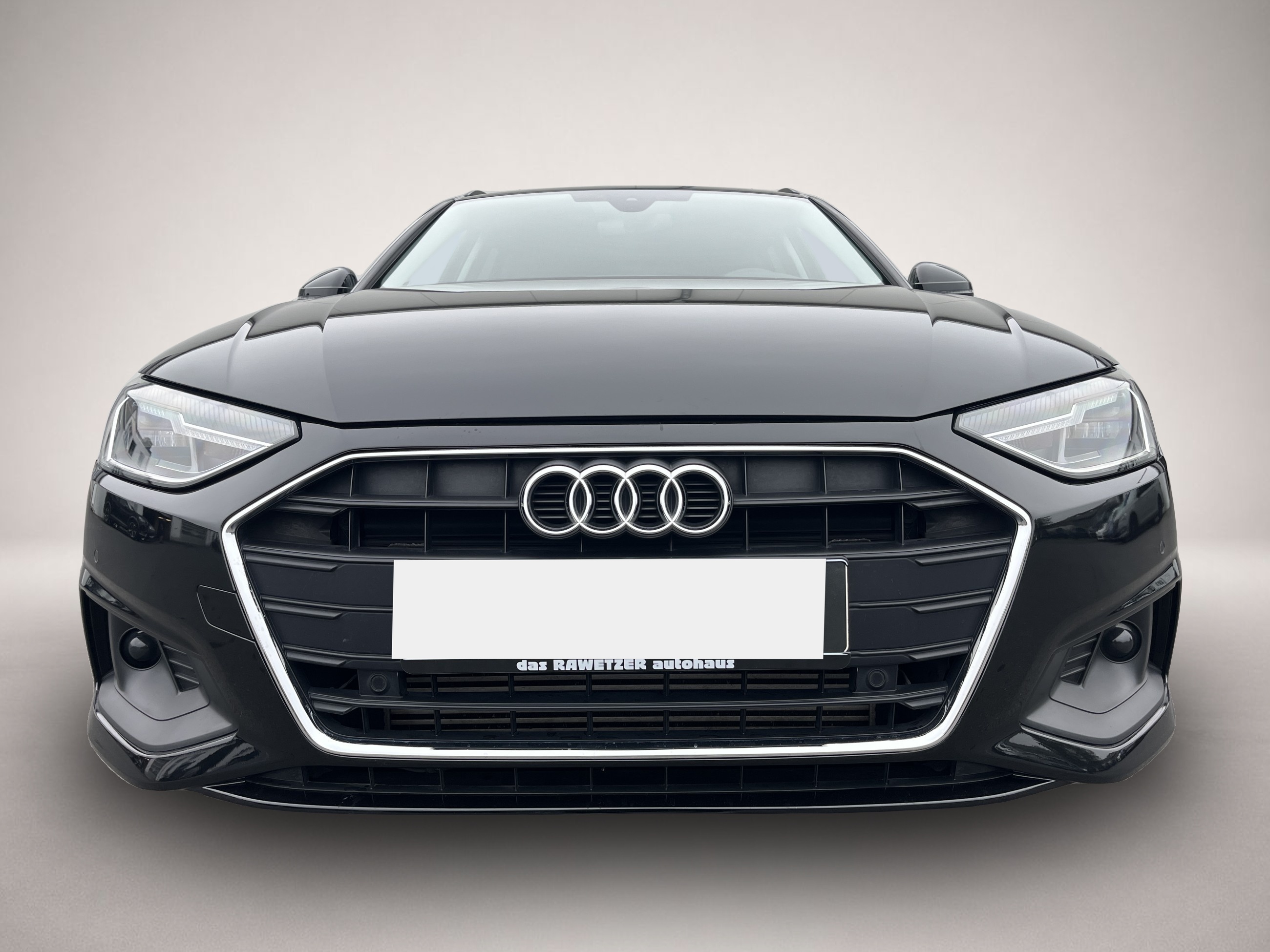 Audi A4 (09/2022, Benzin)