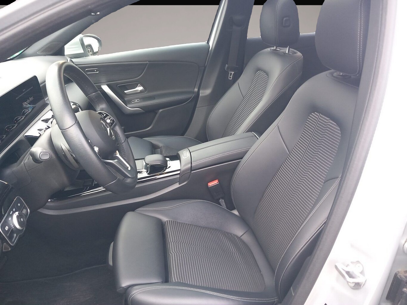 Mercedes-Benz A 220 (10/2020, Benzin)