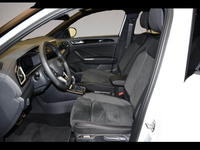 Volkswagen T-Roc (10/2025, )