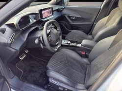 Peugeot 2008 (12/2025, Benzin)