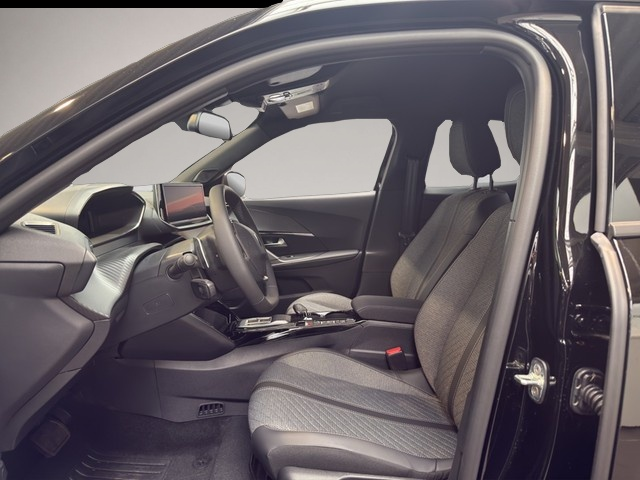 Peugeot 2008 (06/2025, Benzin)