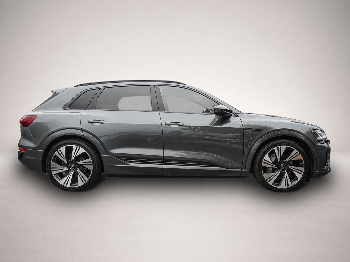 Audi Q8 e-tron (01/2024, ELECTRIC)