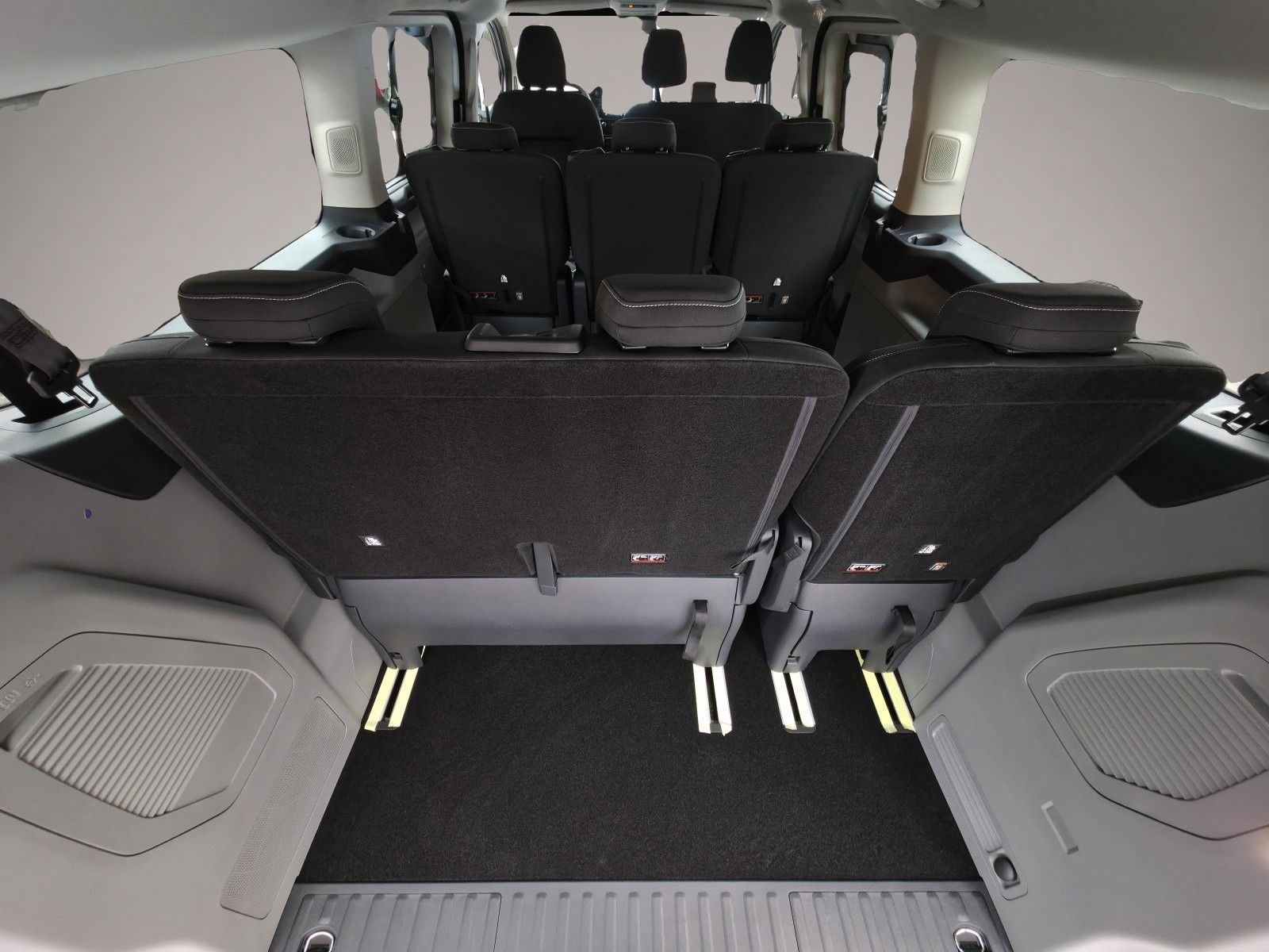 Ford Tourneo Custom (06/2026, Diesel)