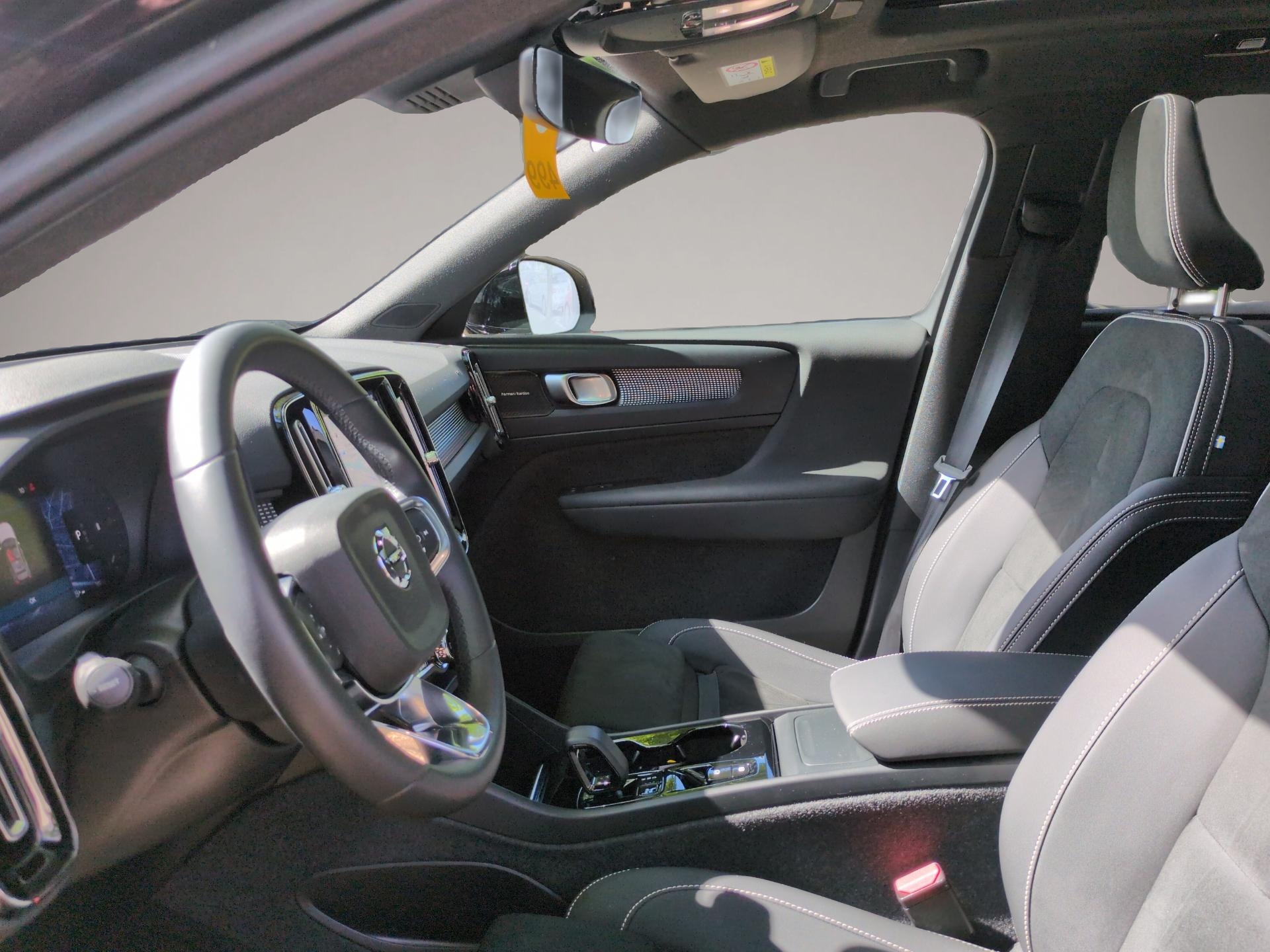 Volvo XC40 (04/2023, Benzin)