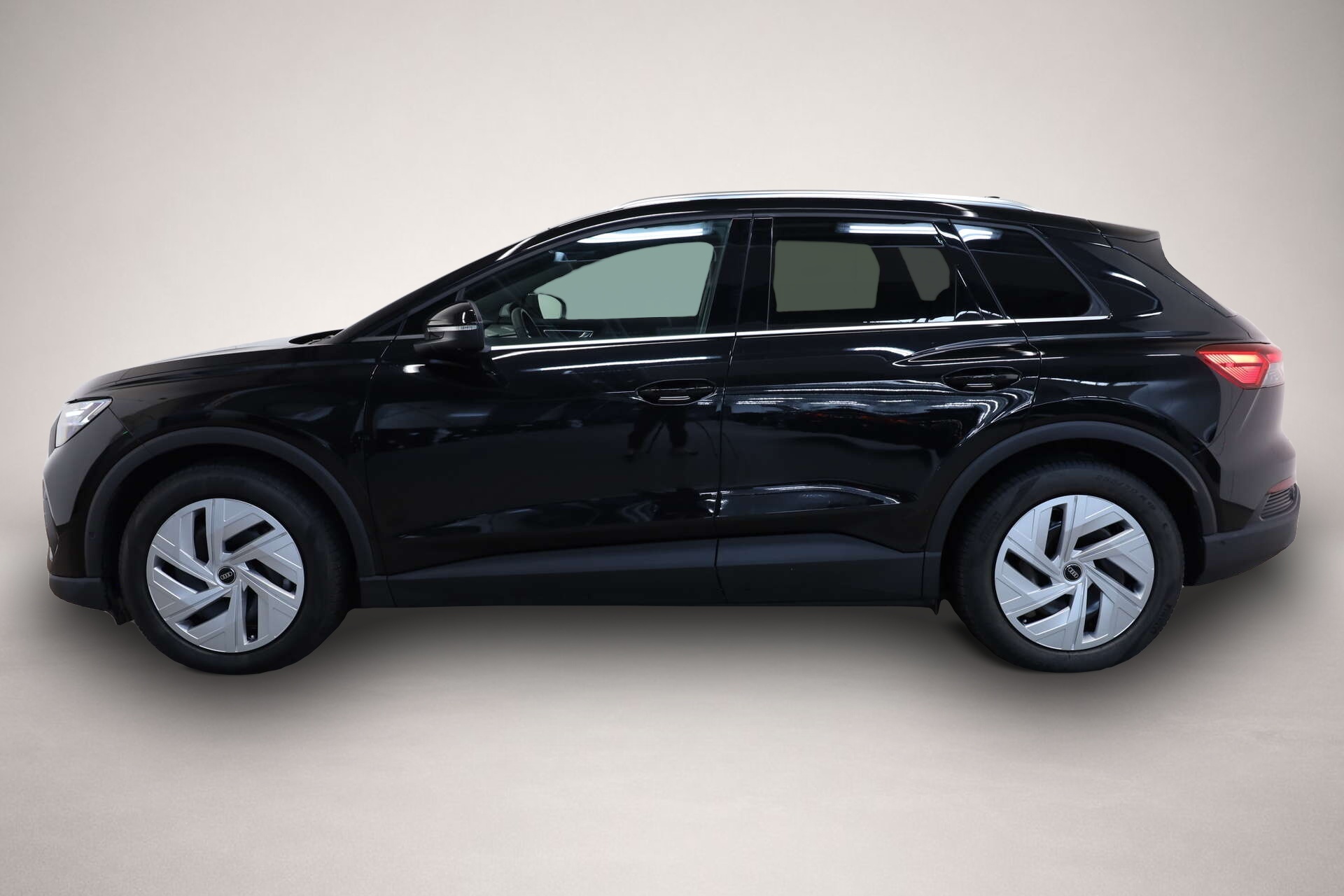 Audi Q4 e-tron (01/2025, ELECTRIC)
