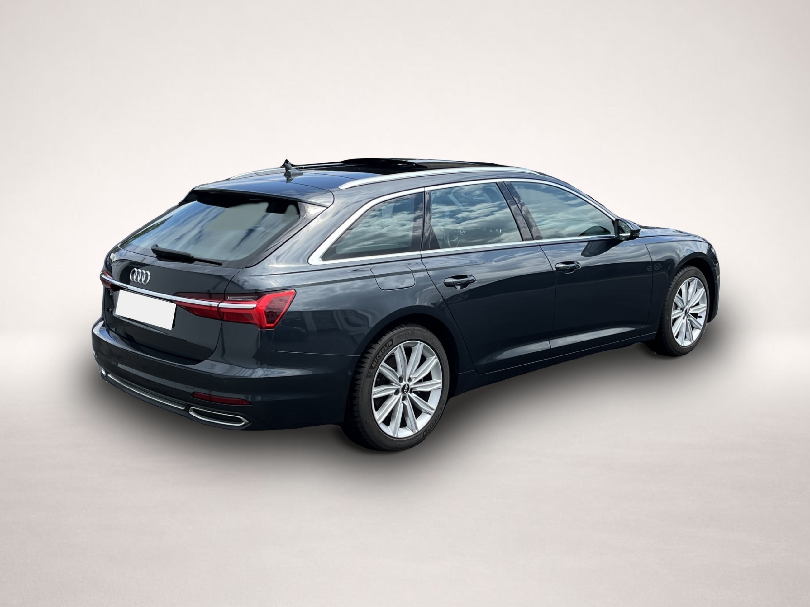 Audi A6 (07/2022, Benzin)
