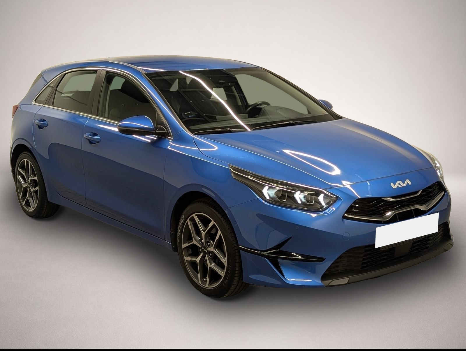 KIA cee'd / Ceed (10/2021, Benzin)