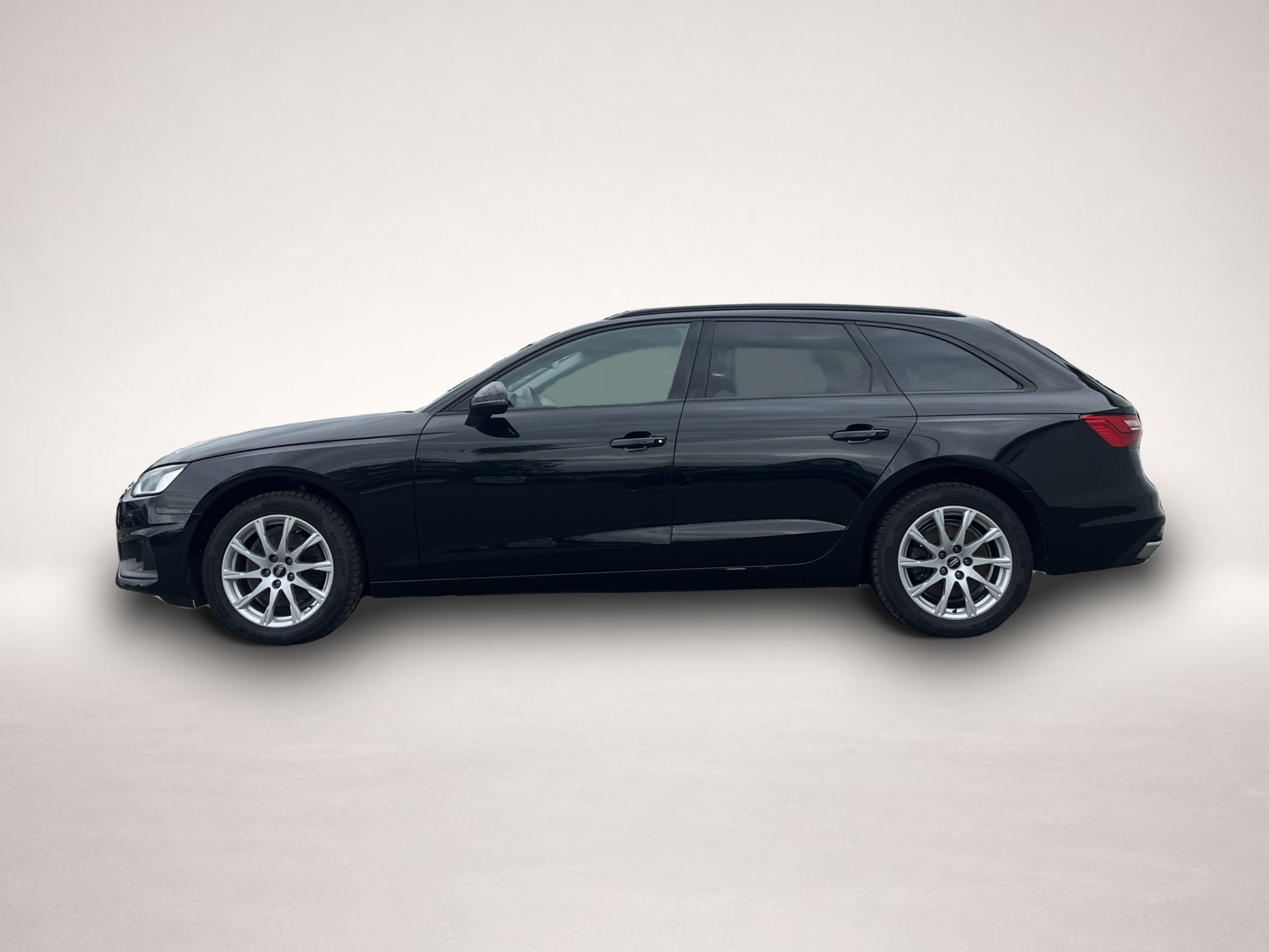 Audi A4 (09/2022, Benzin)