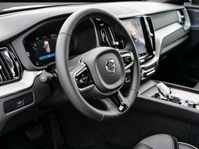 Volvo XC60 (11/2023, Benzin)