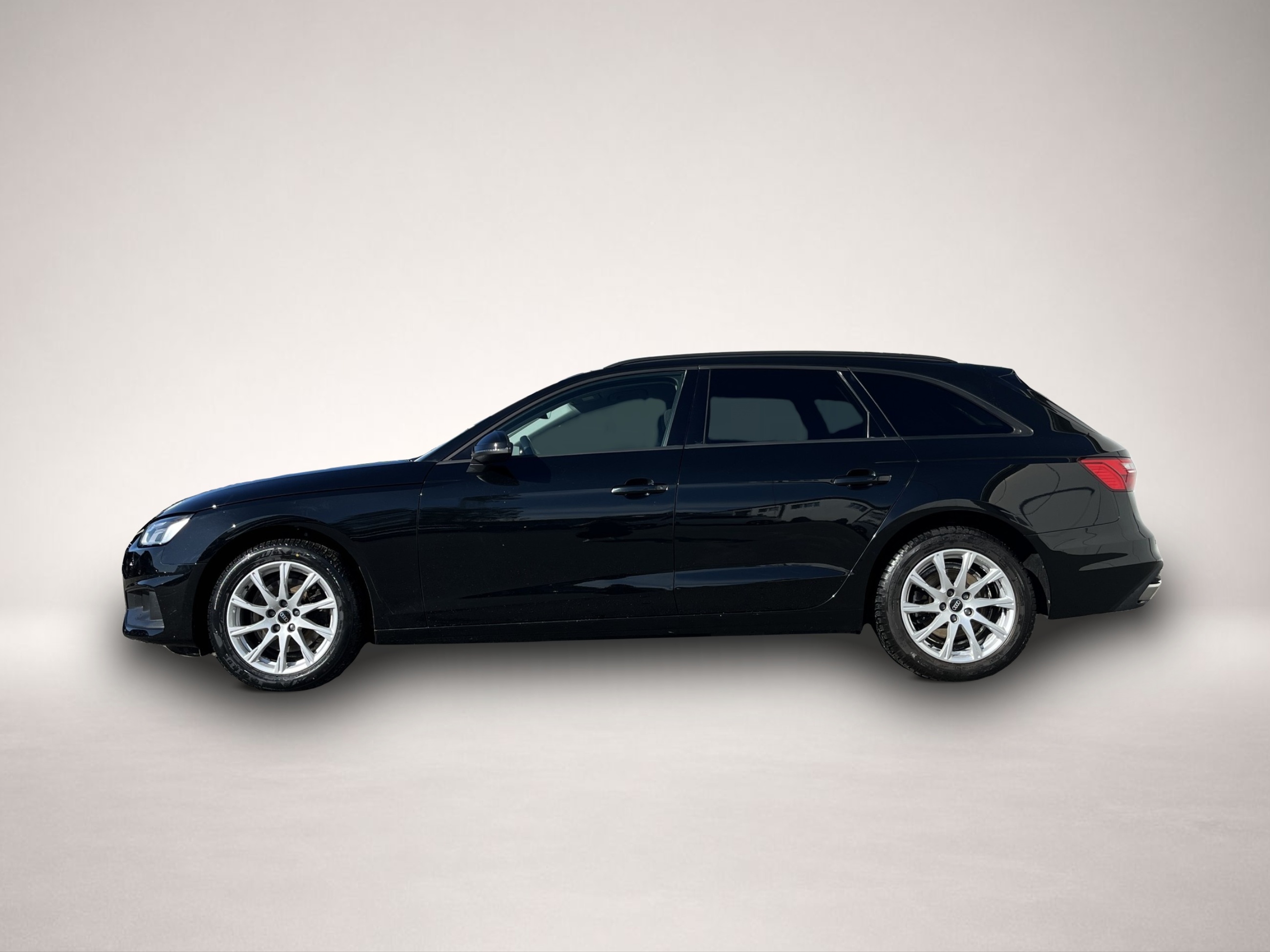 Audi A4 (08/2022, Benzin)