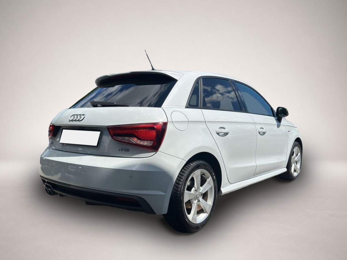 Audi A1 (07/2016, Benzin)