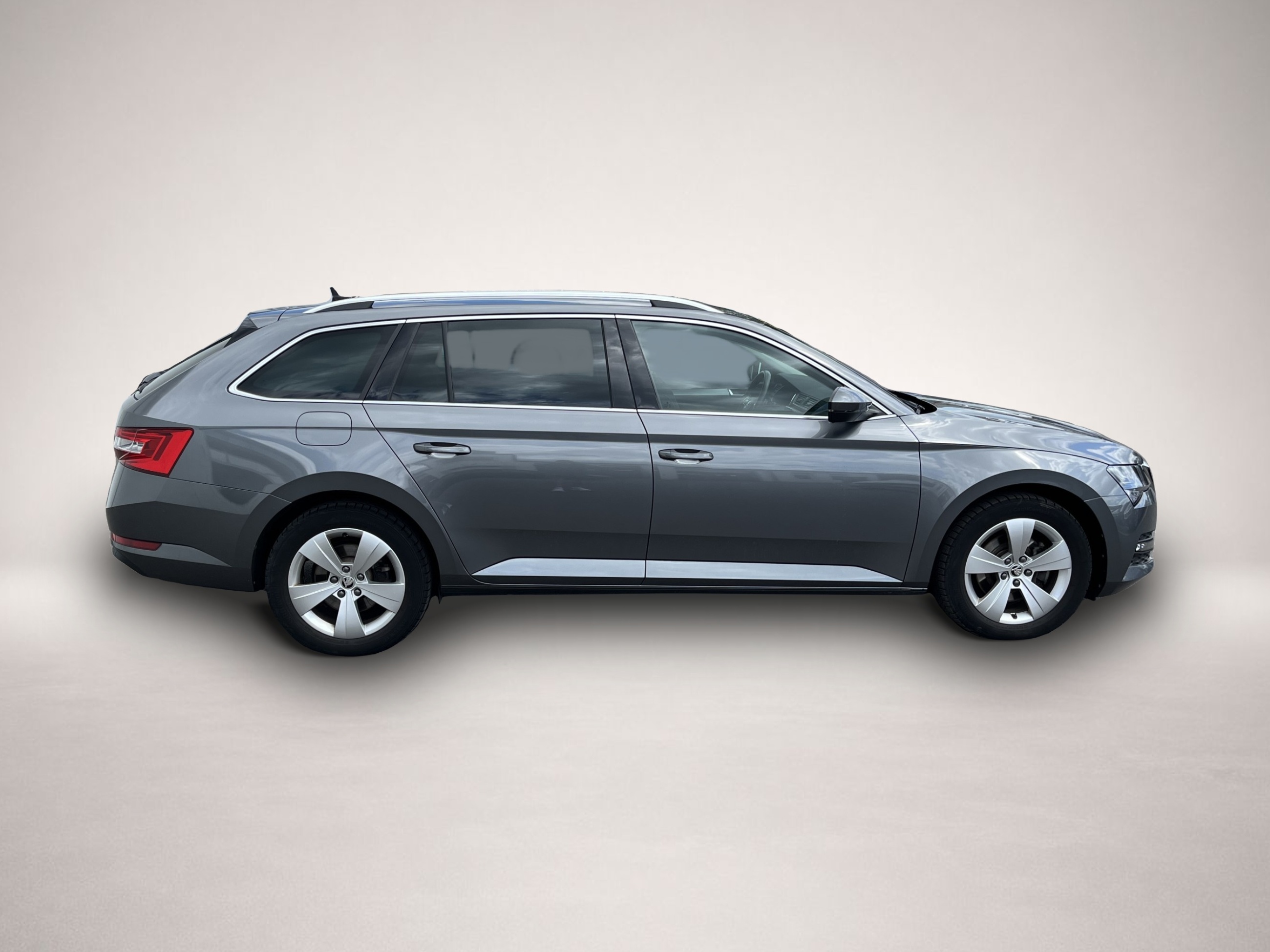 Skoda Superb (02/2022, Benzin)