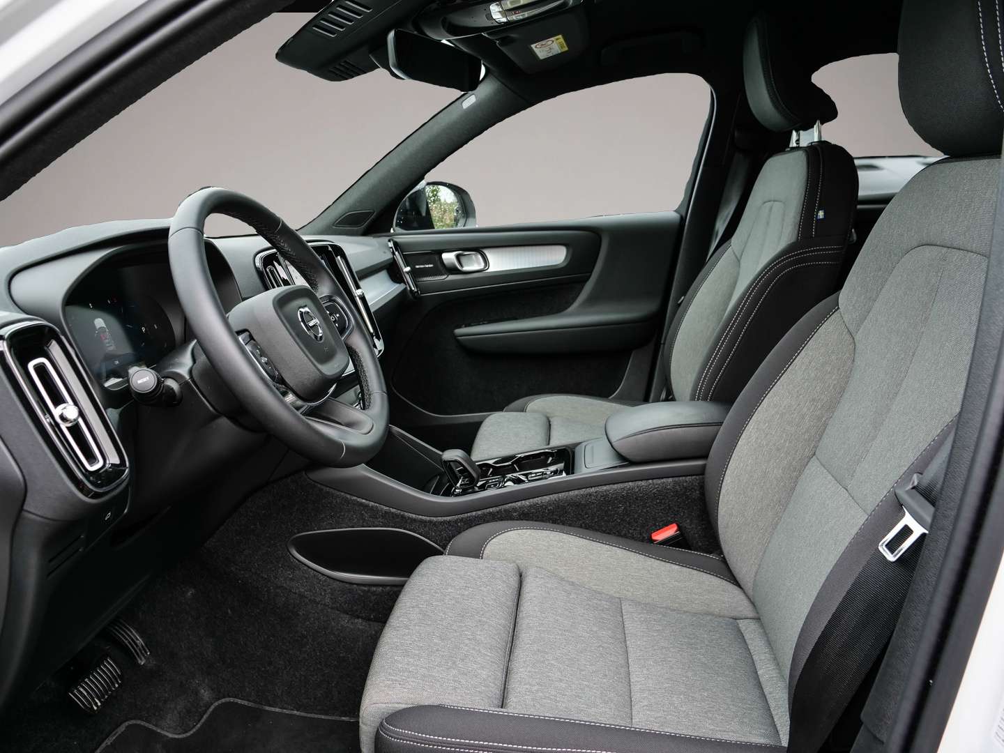 Volvo XC40 (07/2025, Benzin)