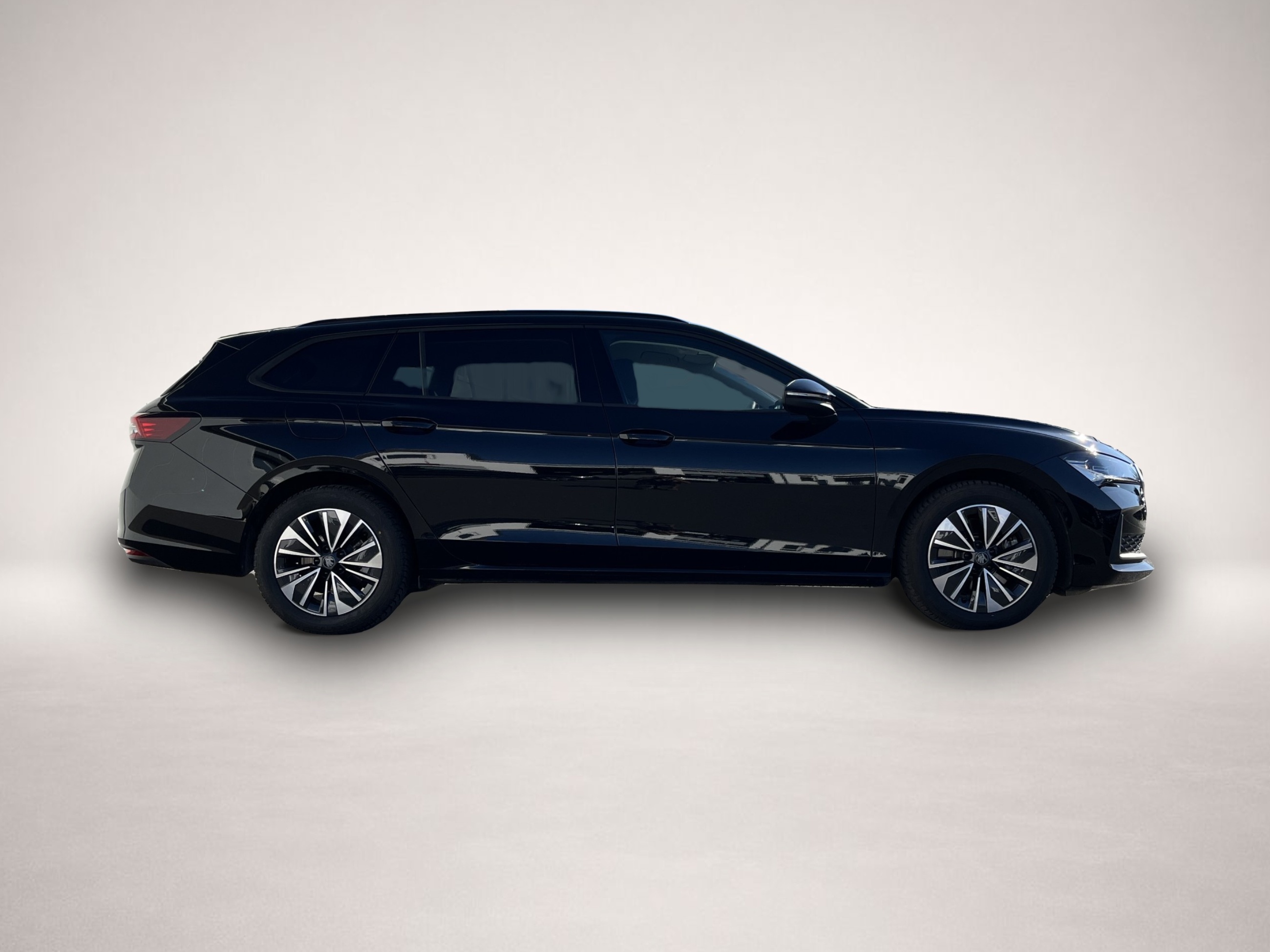 Skoda Superb (09/2025, Benzin)