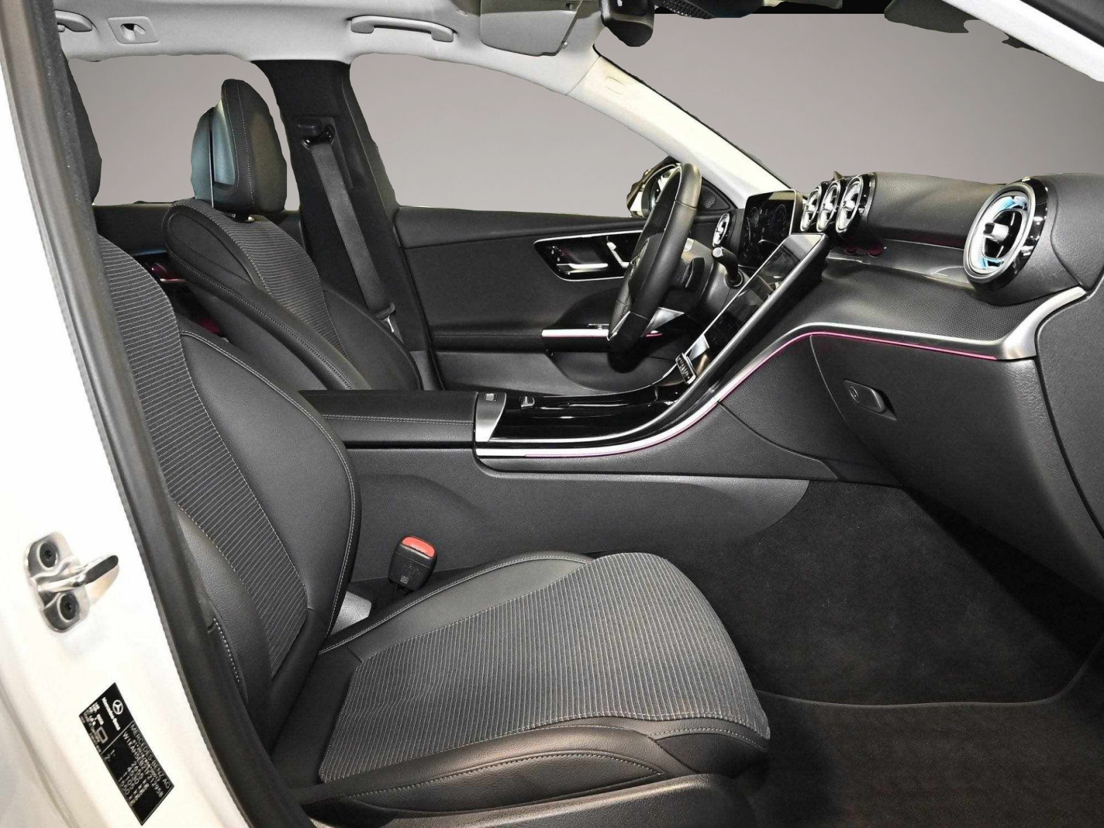 Mercedes-Benz C 300 (08/2025, Hybrid (Benzin/Elektro))