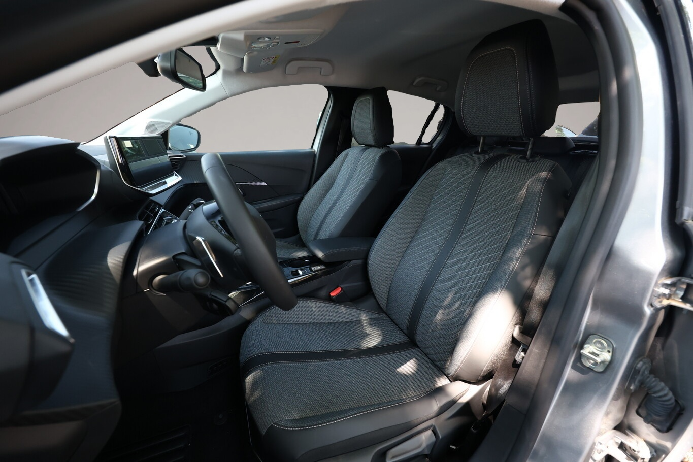 Peugeot 208 (08/2025, Benzin)