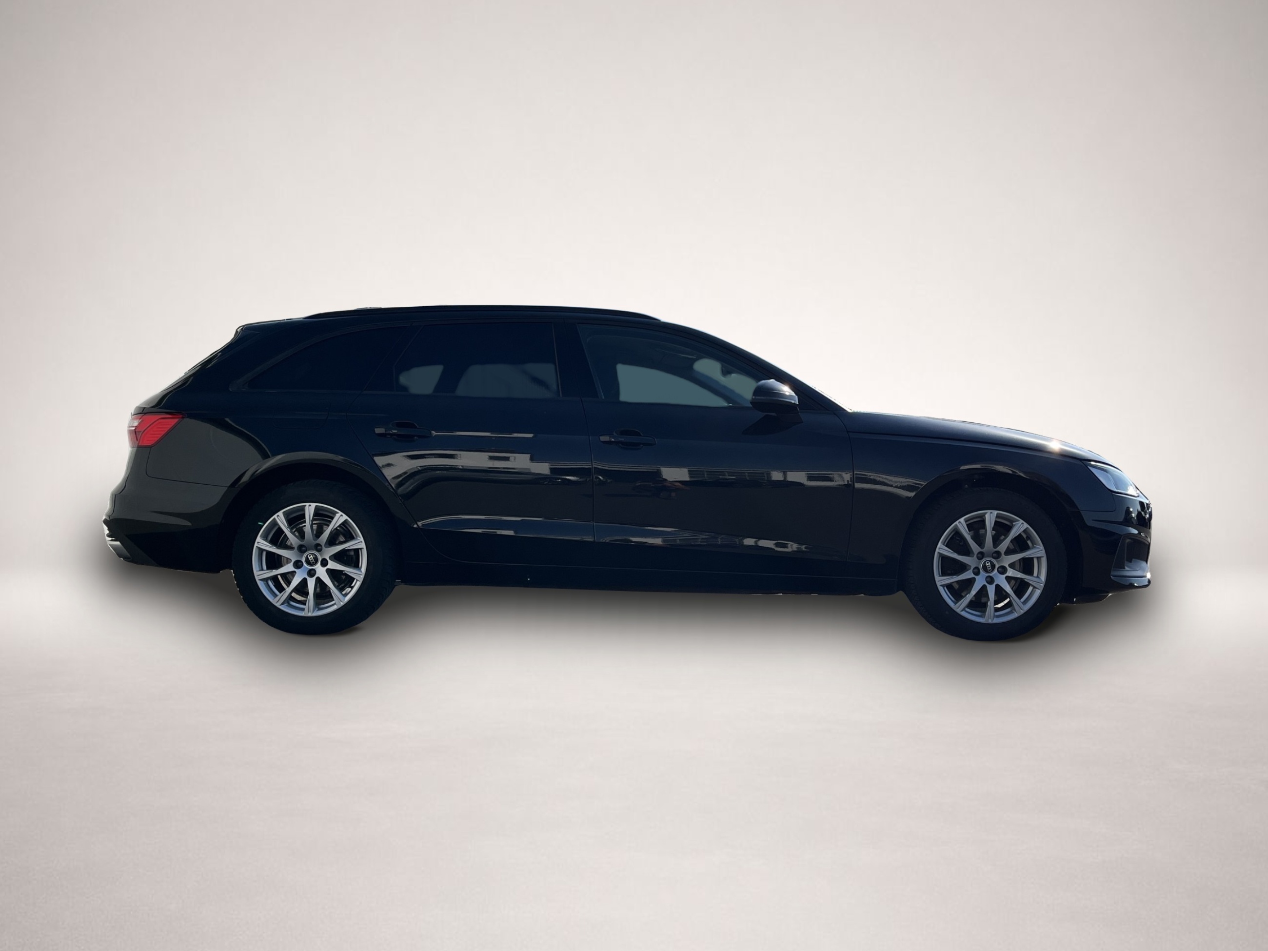 Audi A4 (08/2022, Benzin)