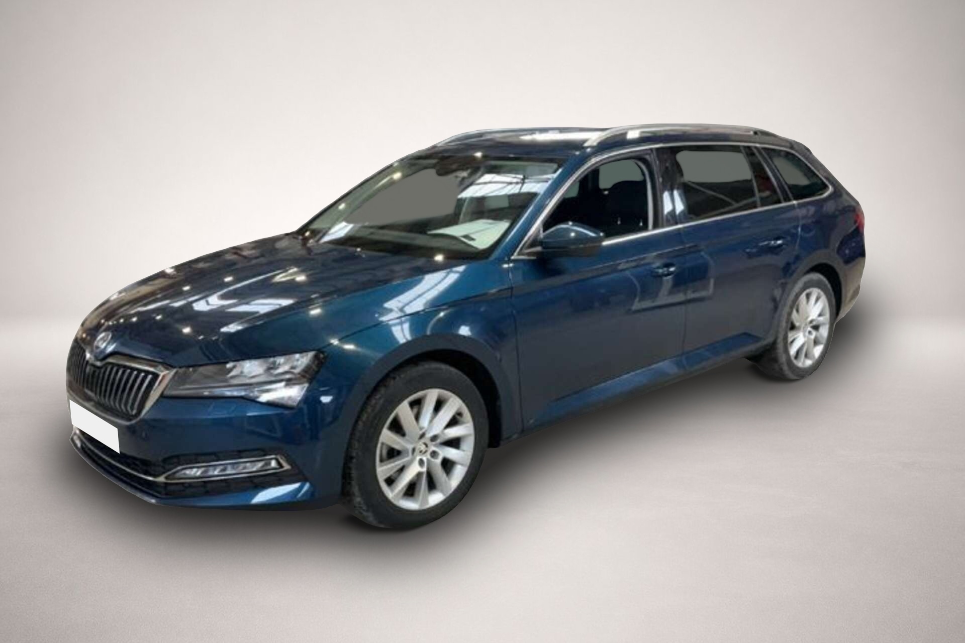 Skoda Superb (08/2023, Benzin)