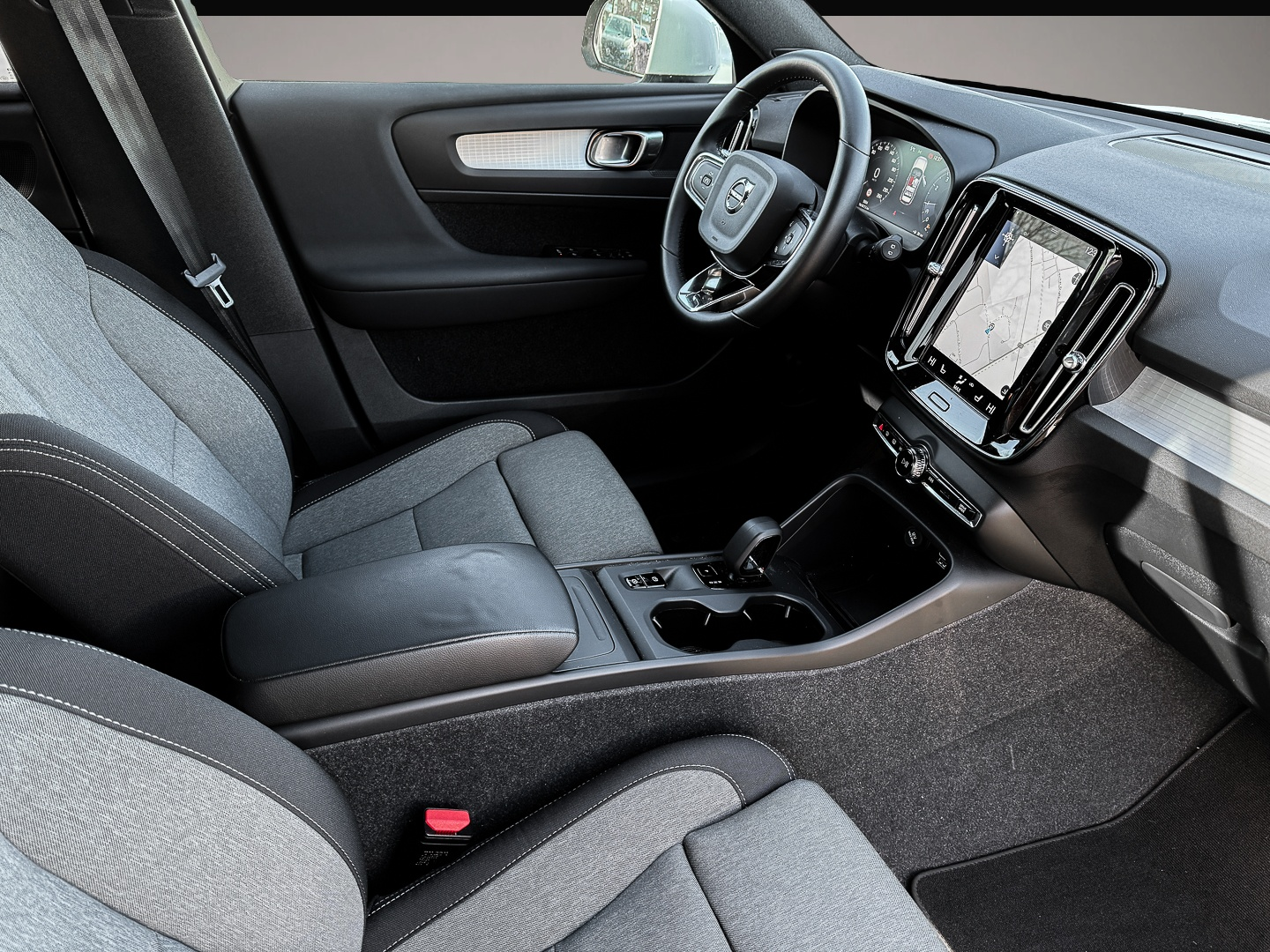 Volvo XC40 (10/2023, Benzin)