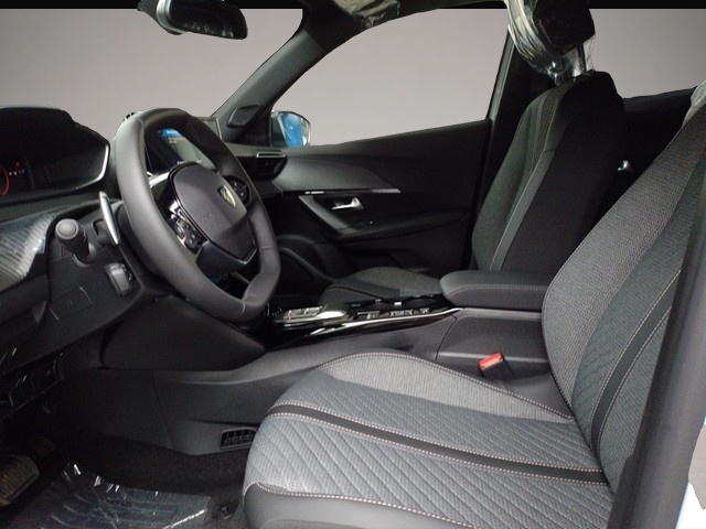 Peugeot 2008 (12/2025, Benzin)