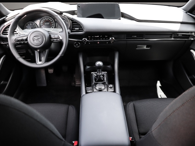 Mazda 3 (08/2025, Benzin)