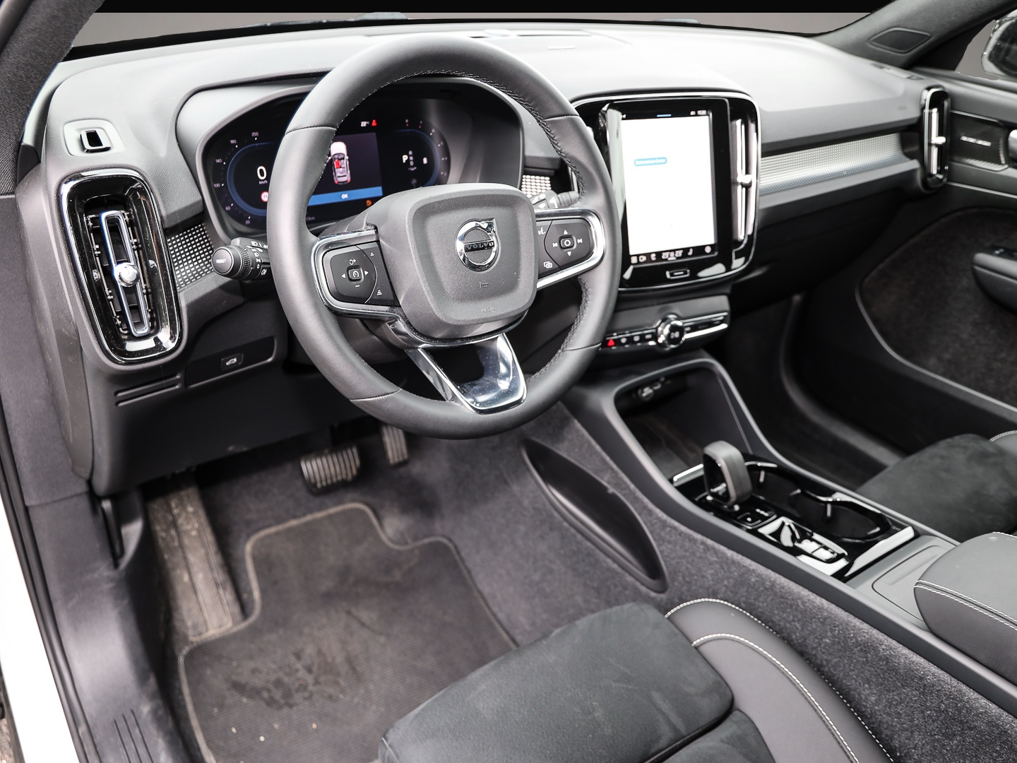Volvo XC40 (06/2023, Benzin)