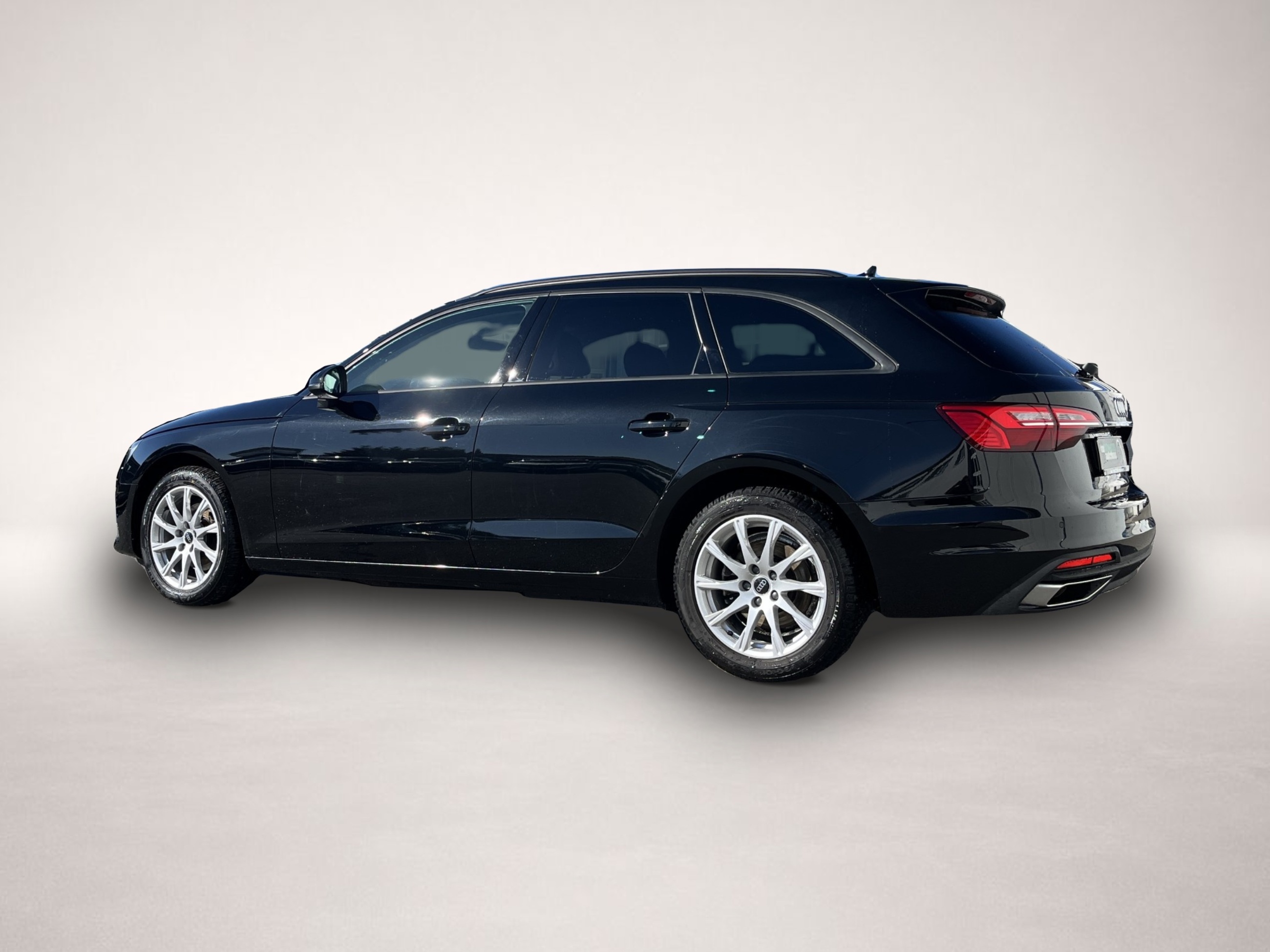 Audi A4 (08/2022, Benzin)