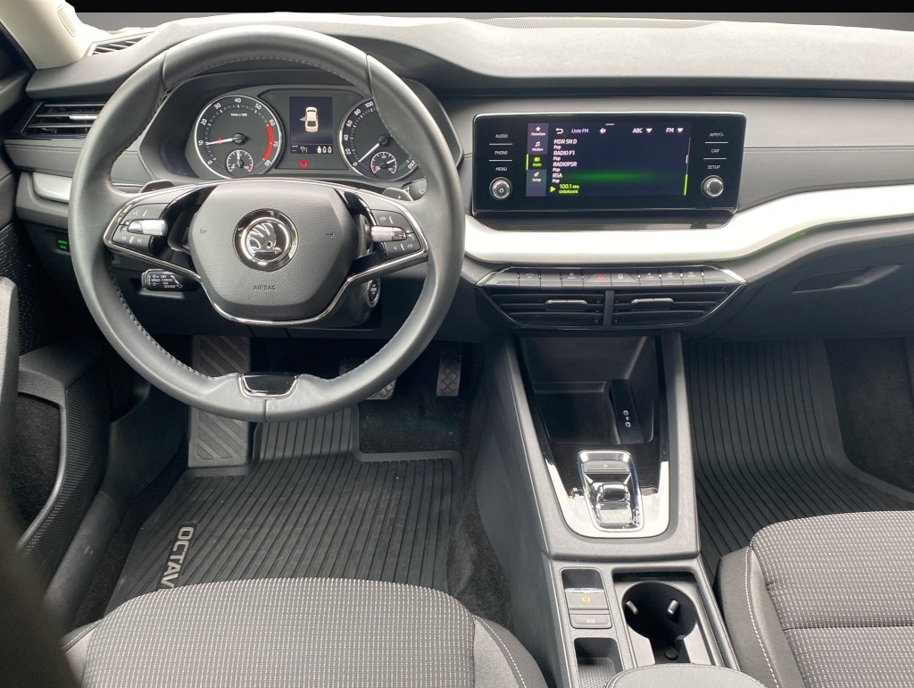 Skoda Octavia (06/2023, Benzin)