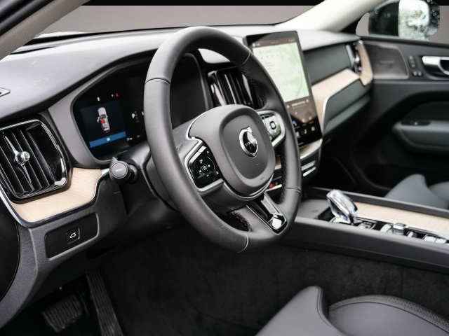Volvo XC60 (07/2025, Benzin)