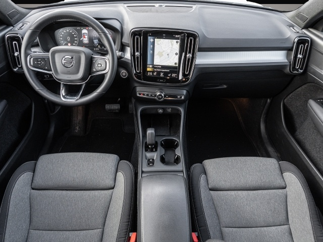 Volvo XC40 (10/2023, Benzin)