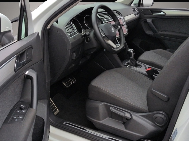 Volkswagen Tiguan (01/2024, Benzin)