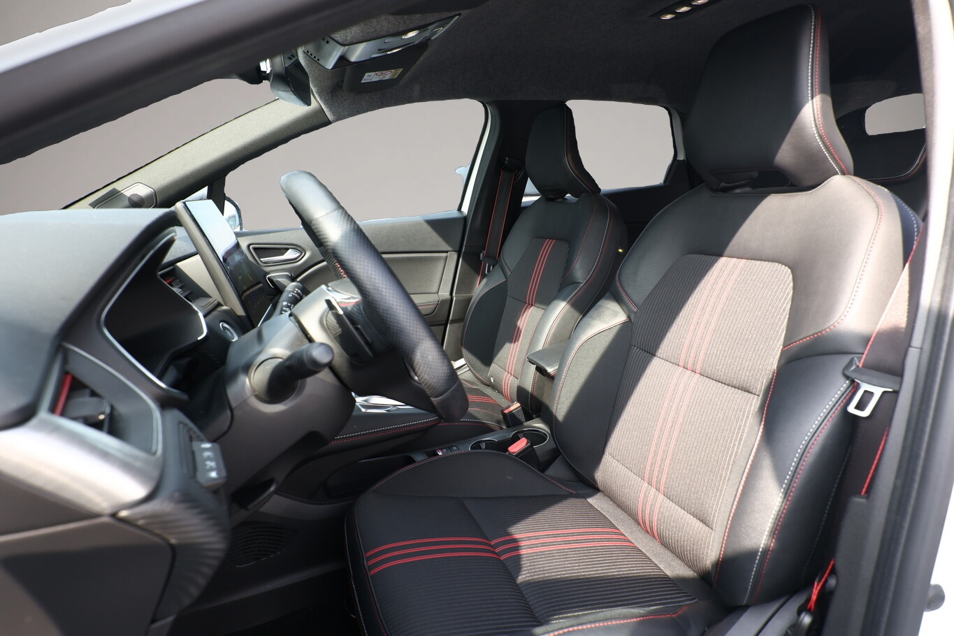Renault Captur (03/2023, Benzin)