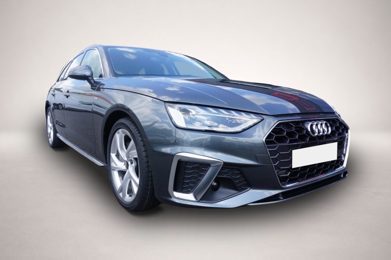 Audi A4 (11/2023, Benzin)