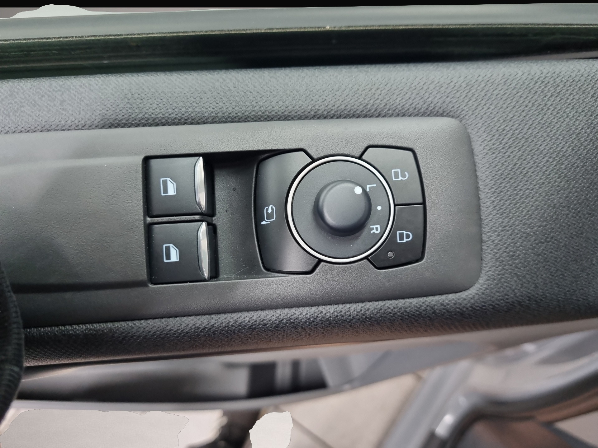 Ford Tourneo Custom (01/2026, Diesel)