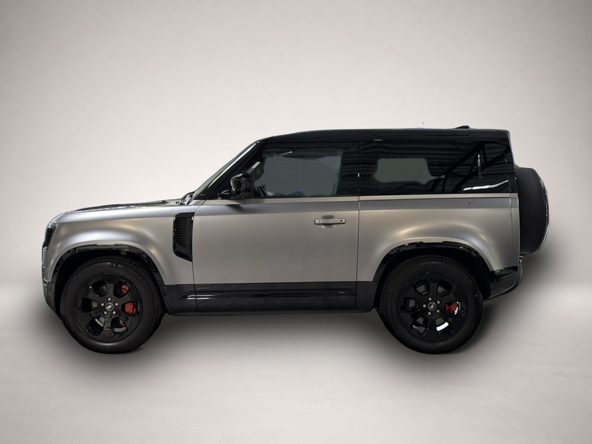 Land-Rover Defender (06/2023, Benzin)