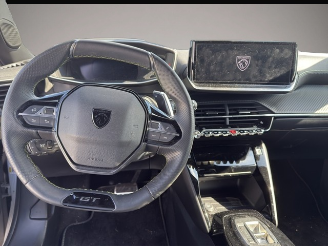 Peugeot 2008 (03/2024, Benzin)