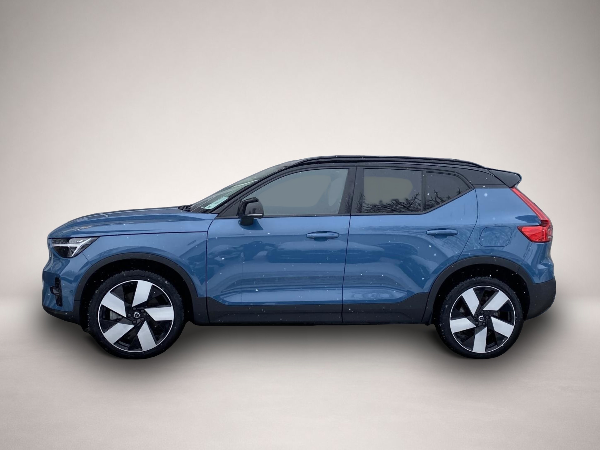 Volvo XC40 (11/2022, ELECTRIC)