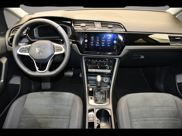 Volkswagen Touran (10/2025, Benzin)