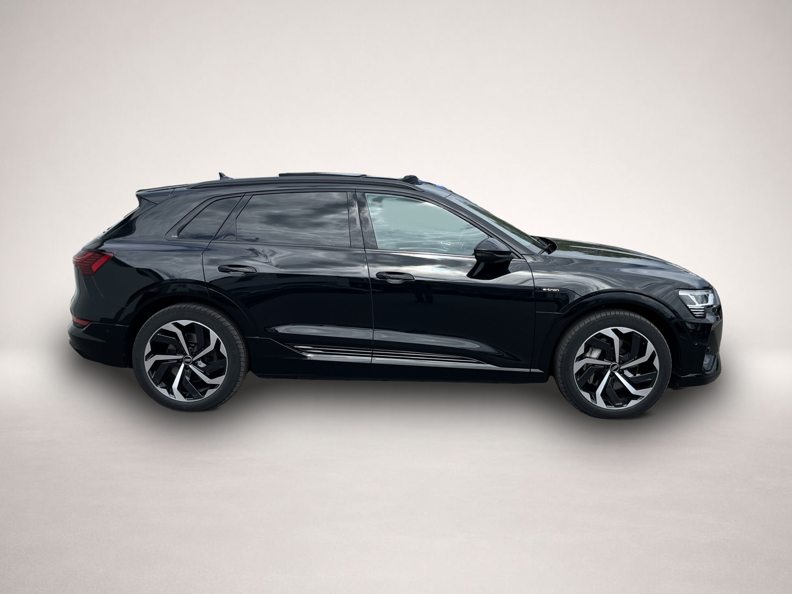 Audi e-tron (12/2022, ELECTRIC)